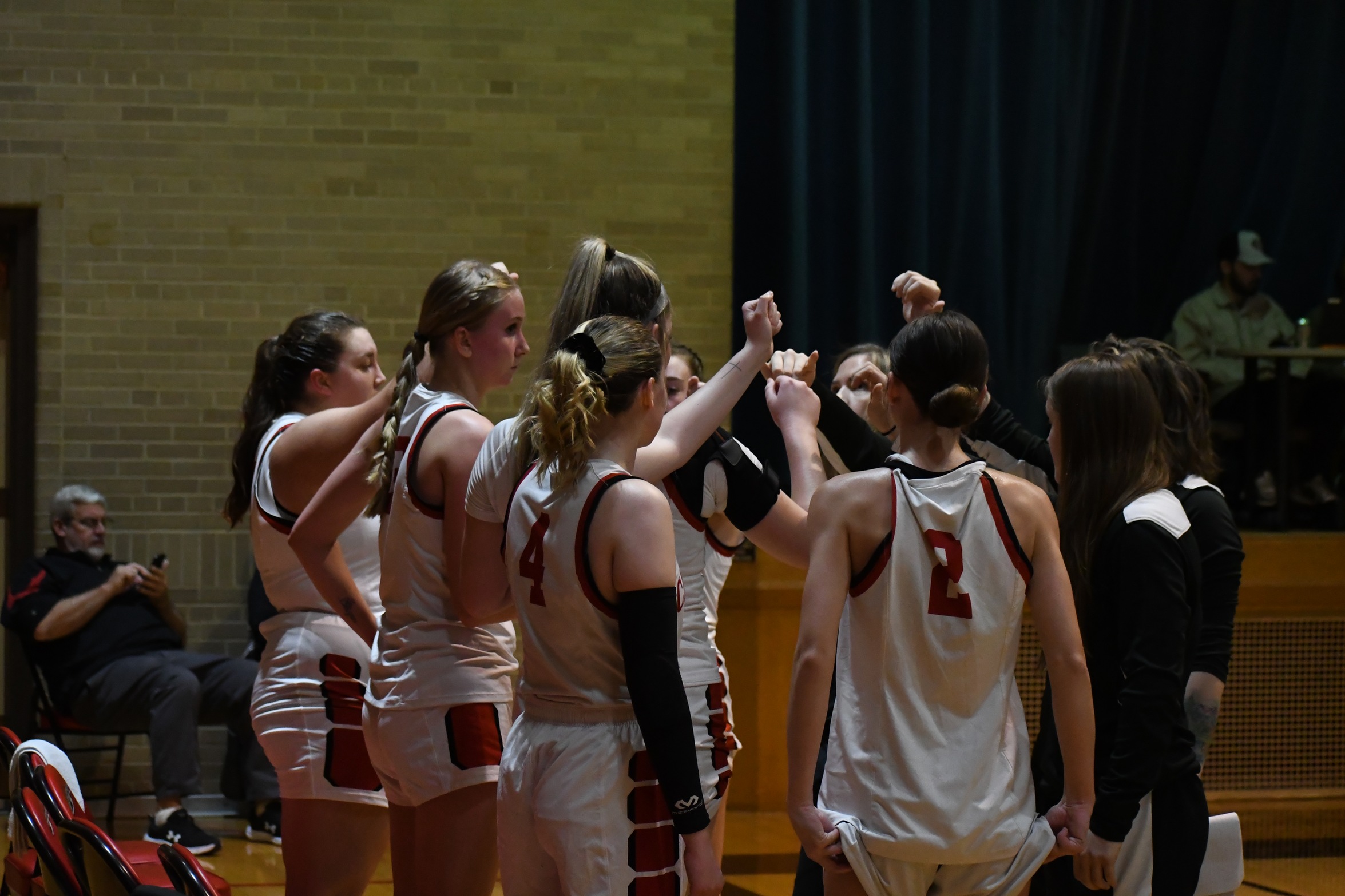 Cavaliers victorious over Itasca